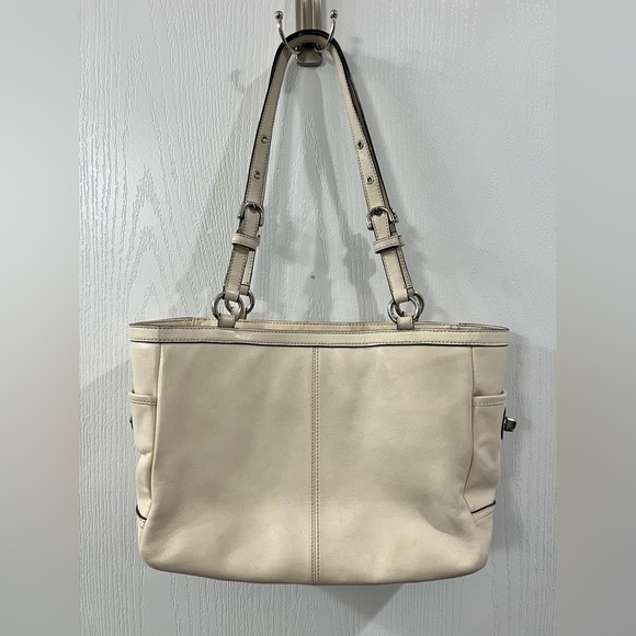 Coach White Leather Shoulder Bag - Picture 2 of 12